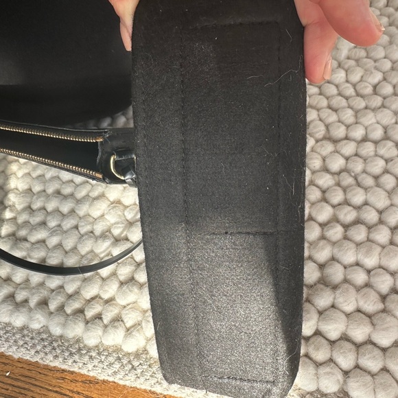 Louis Vuitton Epi Pouchette - Picture 8 of 11